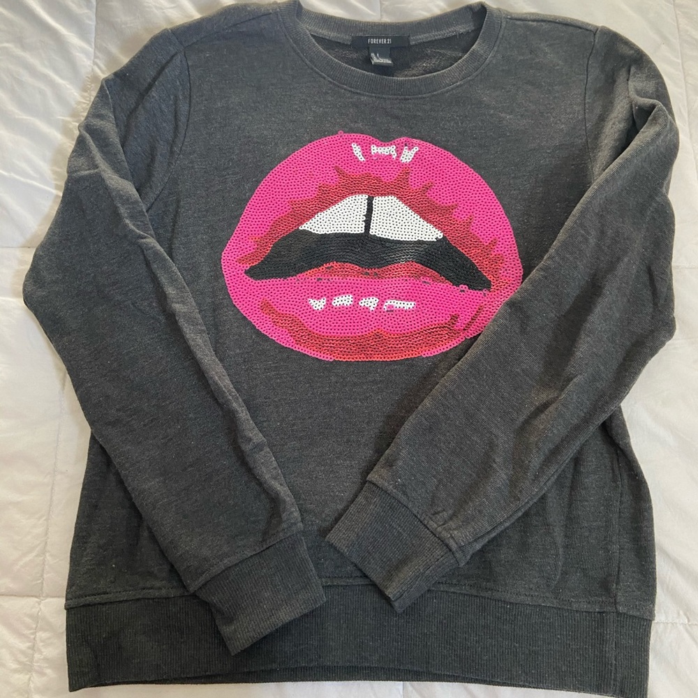Sweater with sequined lips
